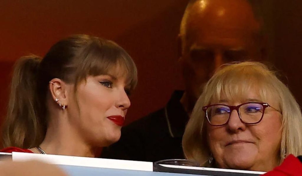 Taylor Swift- Donna Kelce