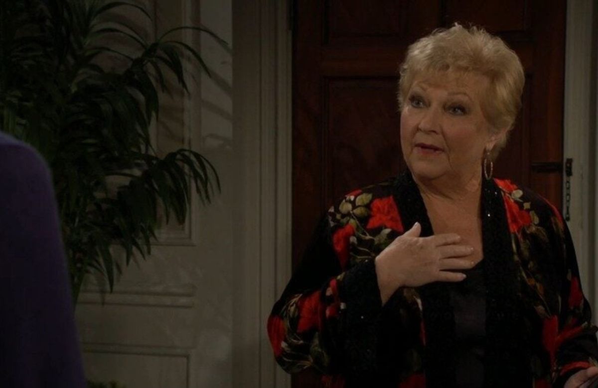 Y&R/ Traci Gets Suspicious