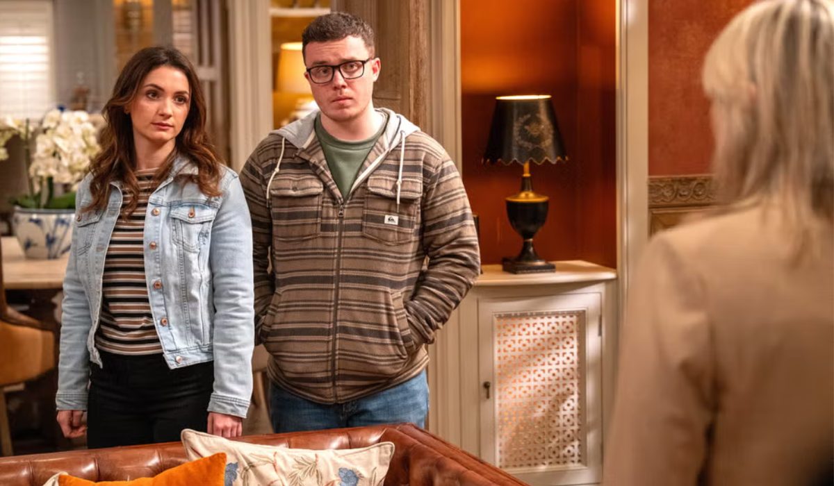Emmerdale: Kim tells the couple to stay at Dingles' place