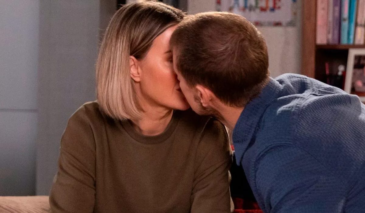 abi-carl-kiss-coronation-street