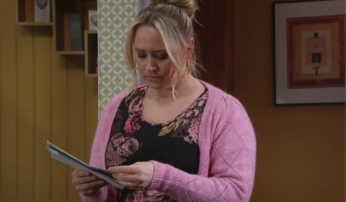 Emmerdale: Tracy receives a letter