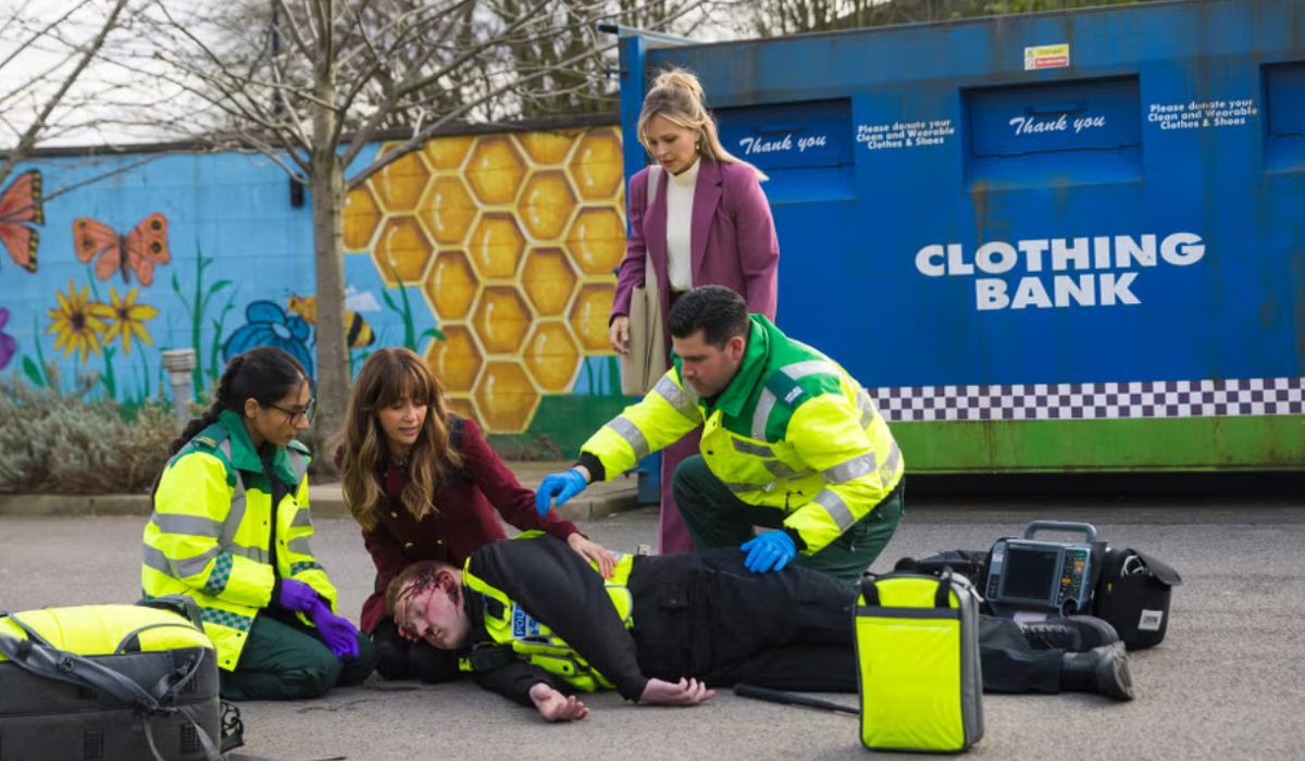 Coronation Street: Someone attacks Craig!