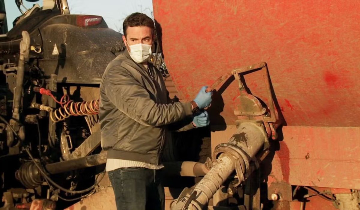 Emmerdale: John opens the tanker