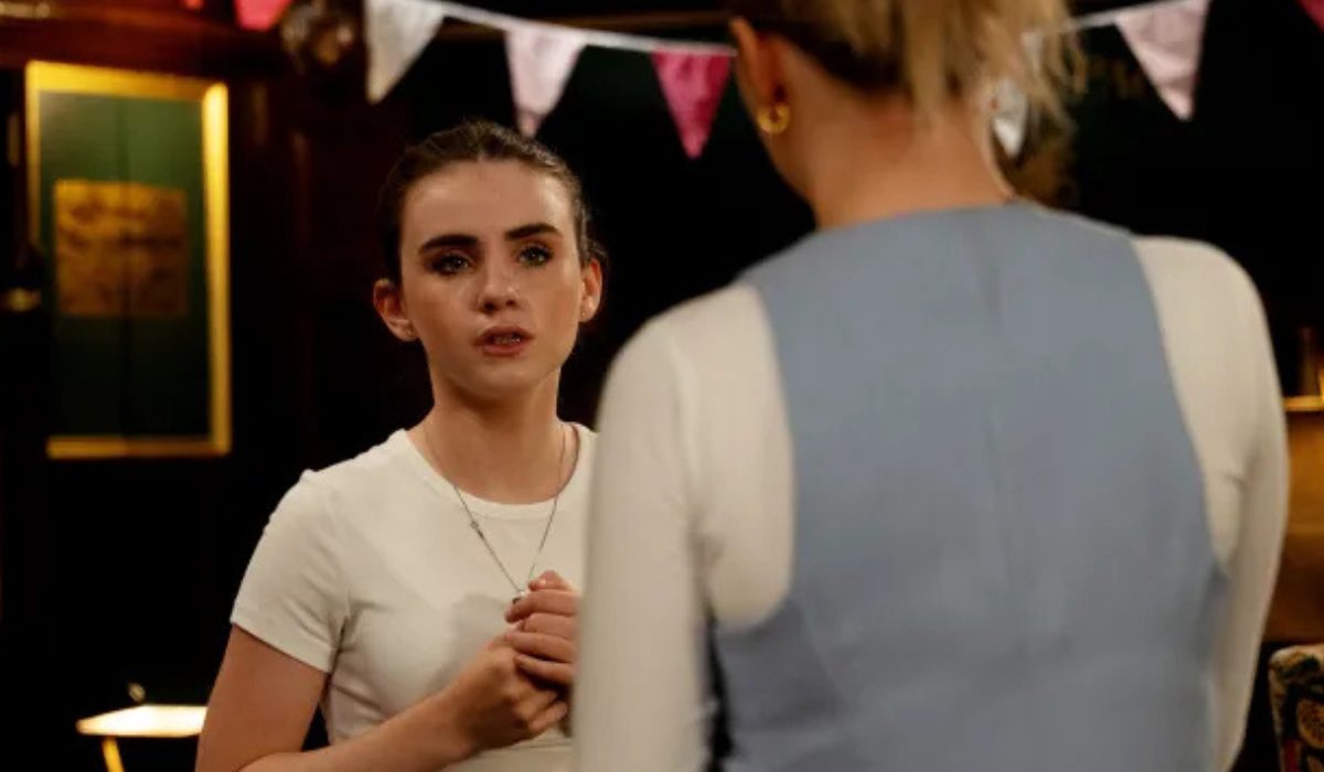 Emmerdale: April gets a new job