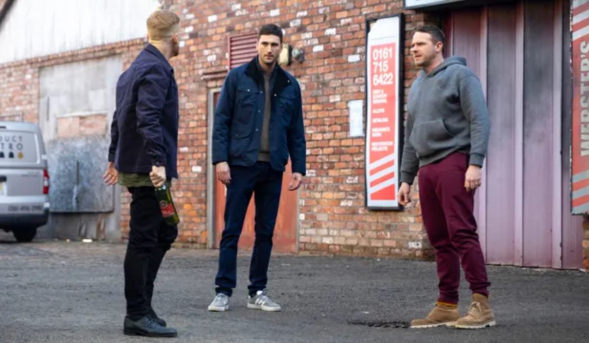 kit-stops-fight-coronation-street