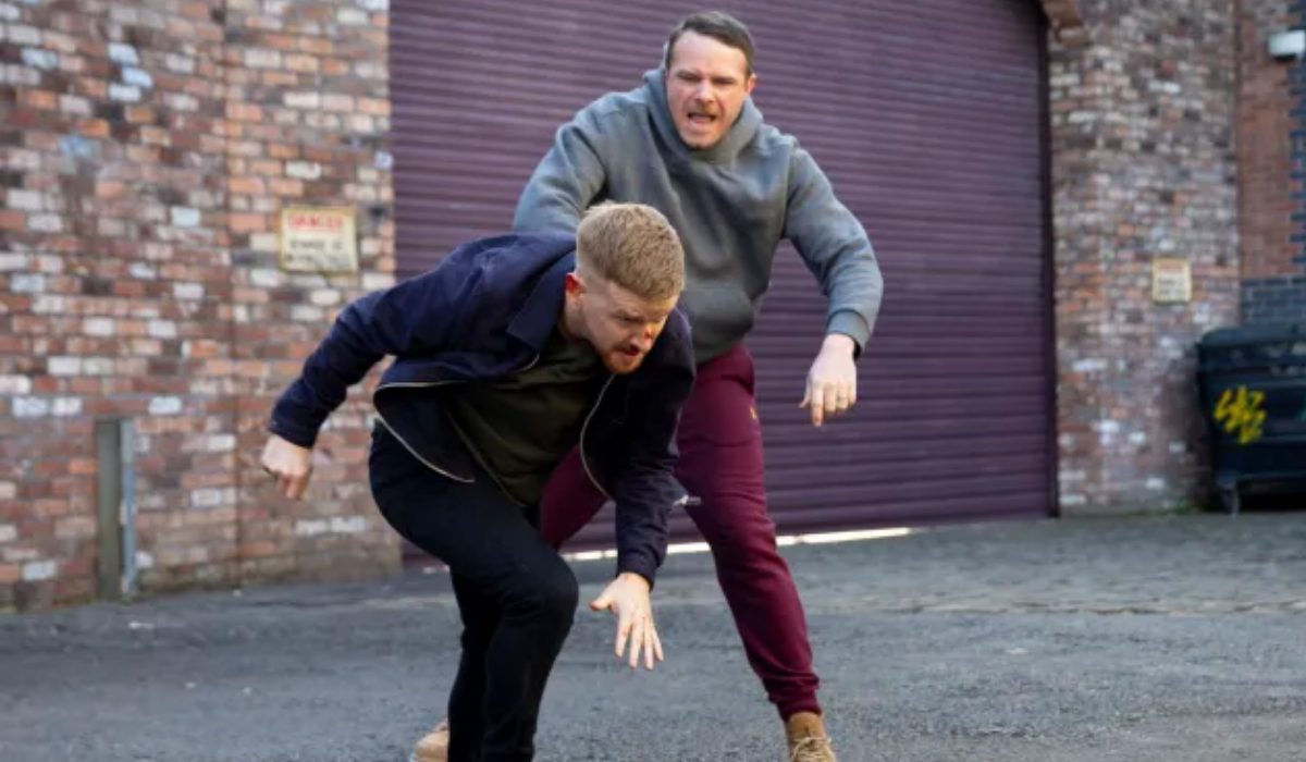Gary-snaps-mick-coronation-street