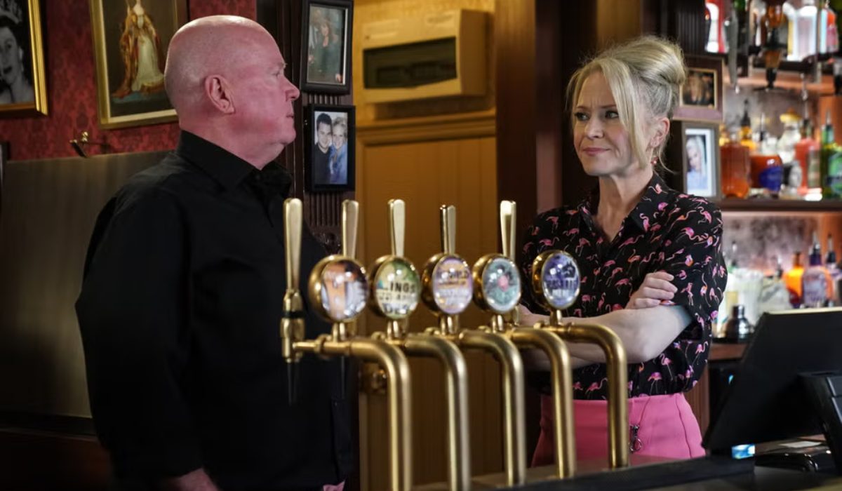EastEnders: Phil helps Linda