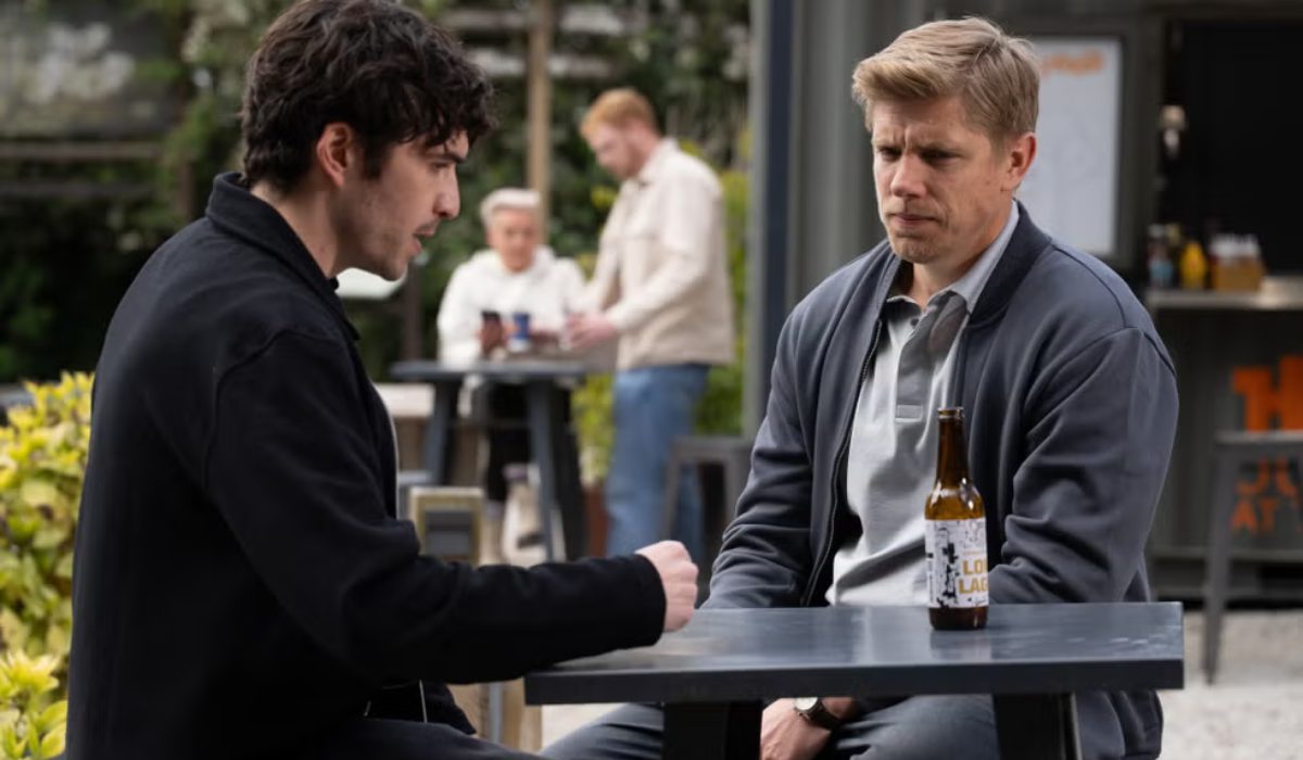 Emmerdale: Robert meets Steve