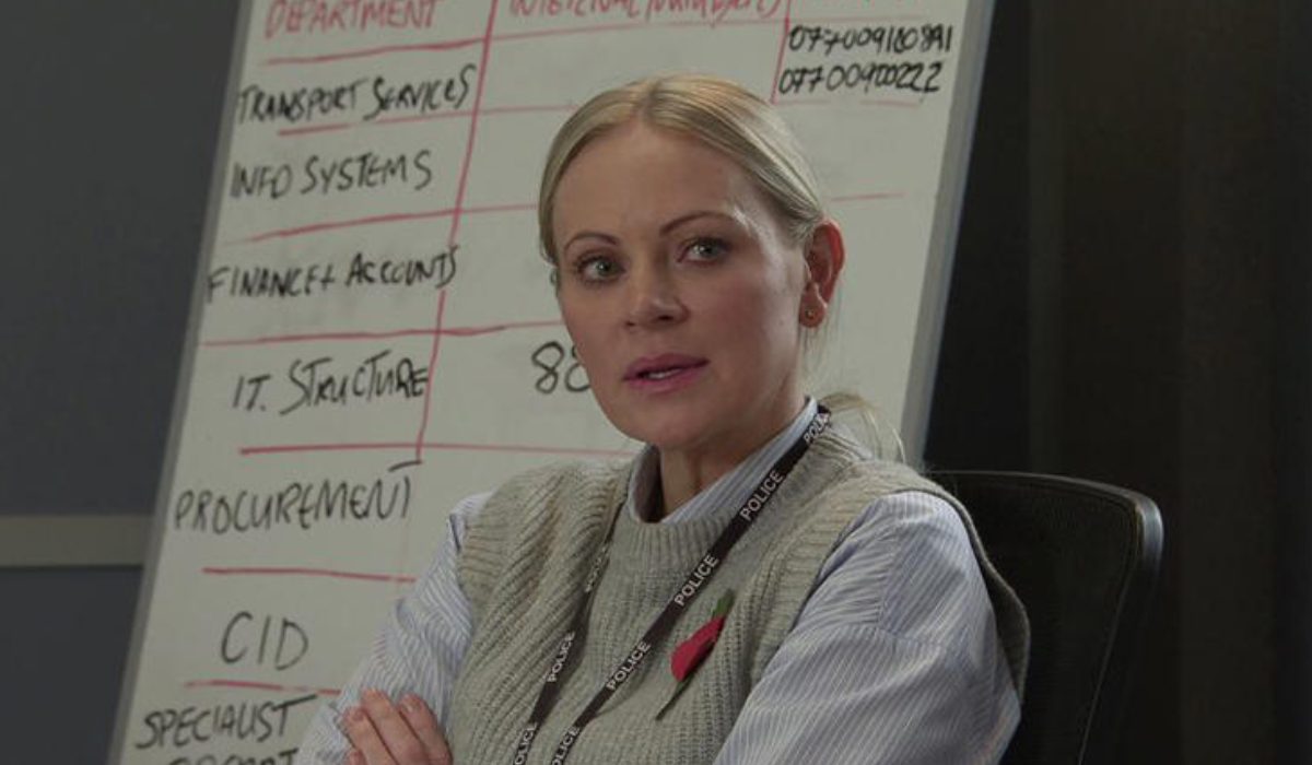 Coronation Street: Lisa corners Costello!