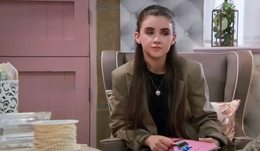 Emmerdale: April learns about her apprenticeship