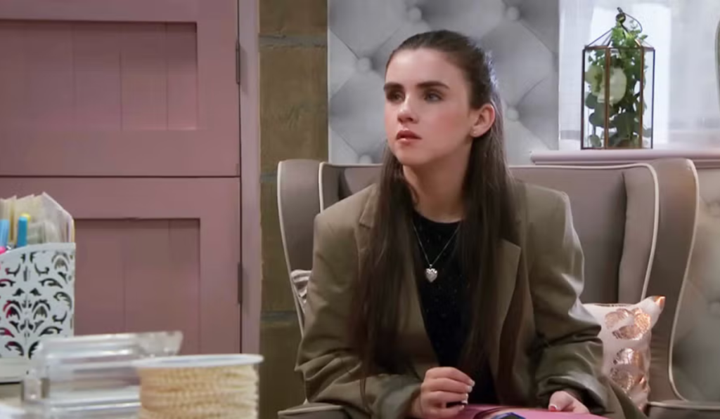 Emmerdale: April learns about her apprenticeship