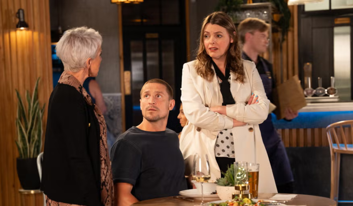 Coronation Street: Tracy is dubious