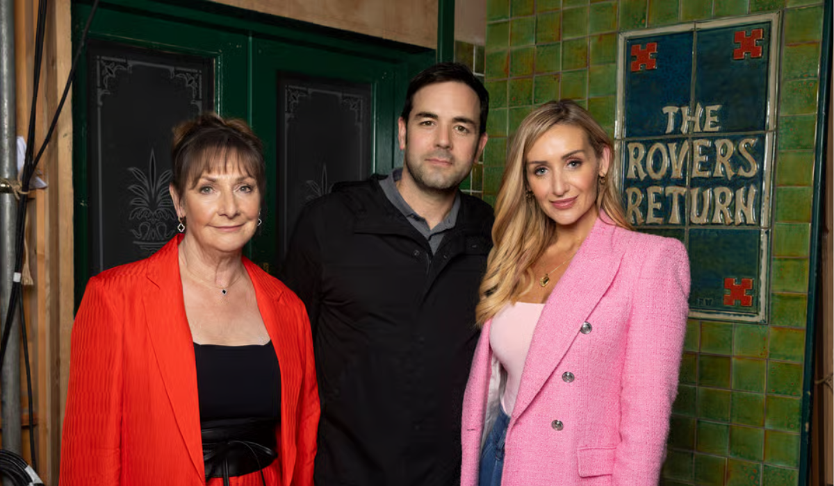 Catherine-retun-family-coronation-street