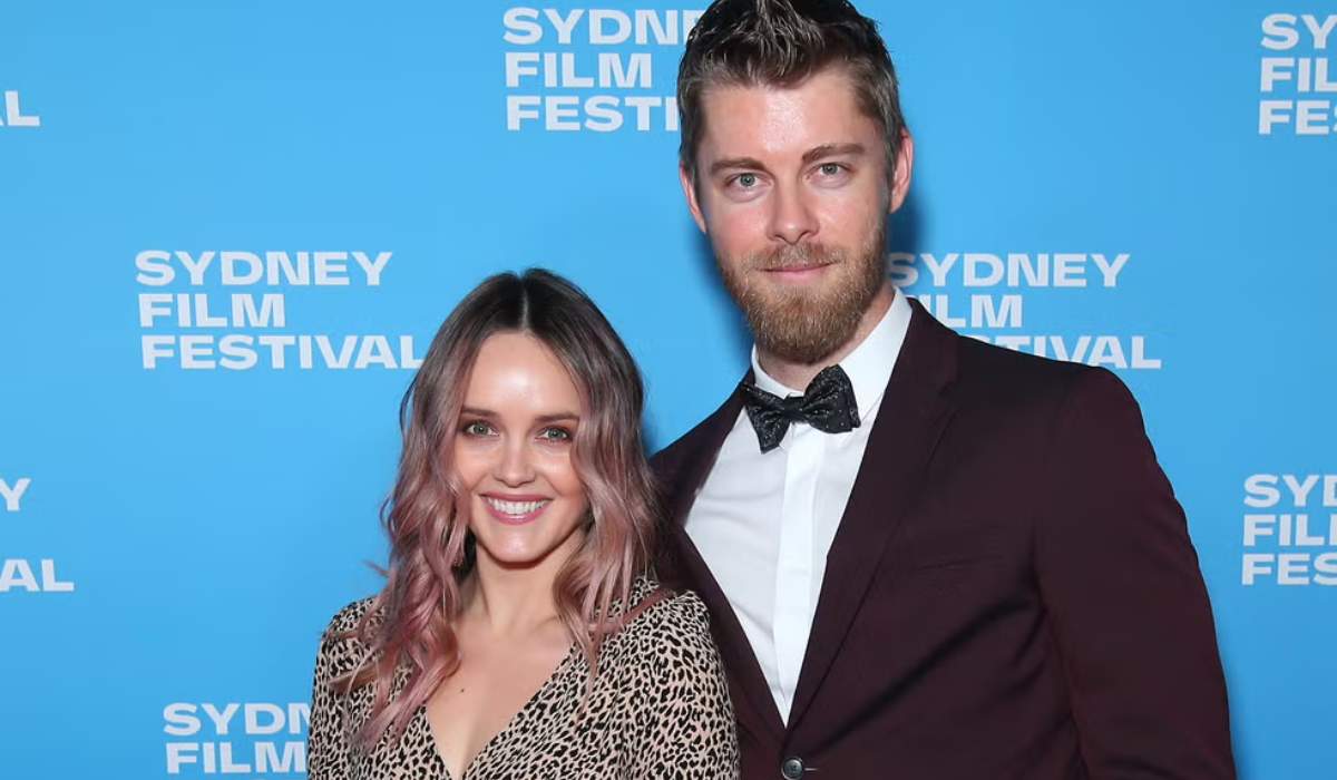 Home and Away-Rebecca and Luke Mitchell