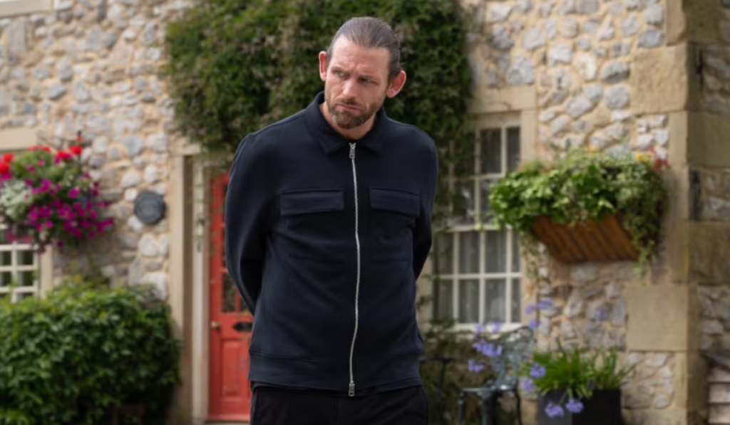 Emmerdale: Kev arrives!