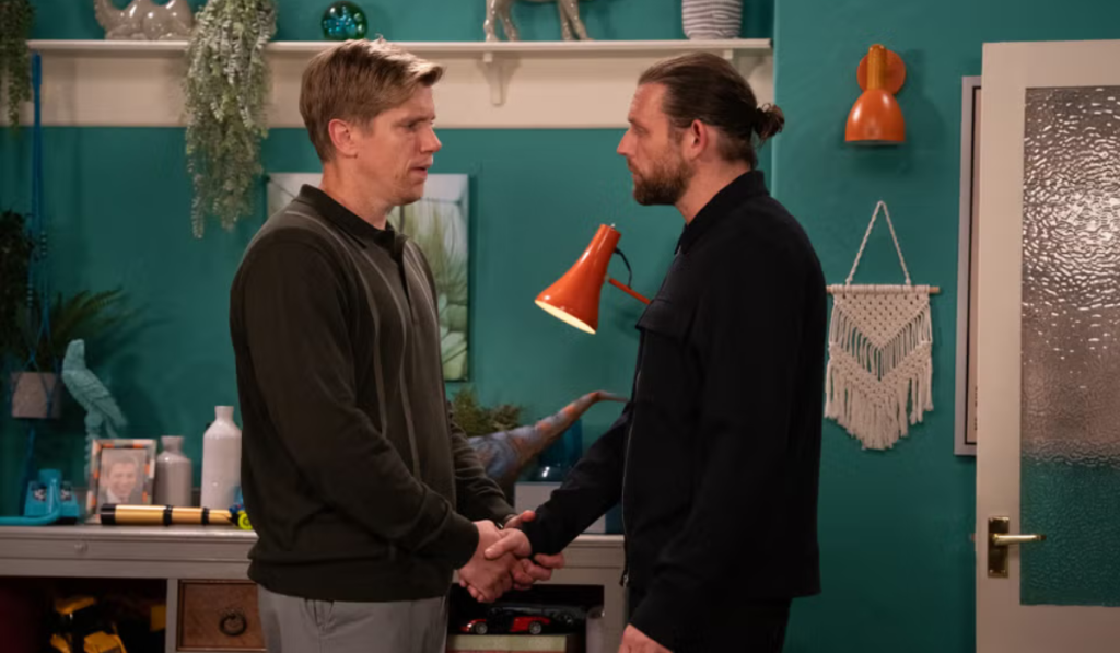 Emmerdale: Kev shocks Robert!