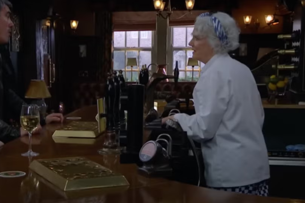 Emmerdale: Mary jokes about her injury
