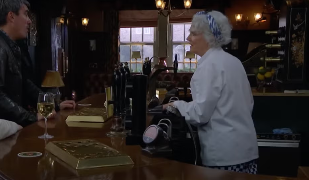 Emmerdale: Mary jokes about her injury