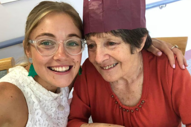 Jessica with her mom: Home and Away