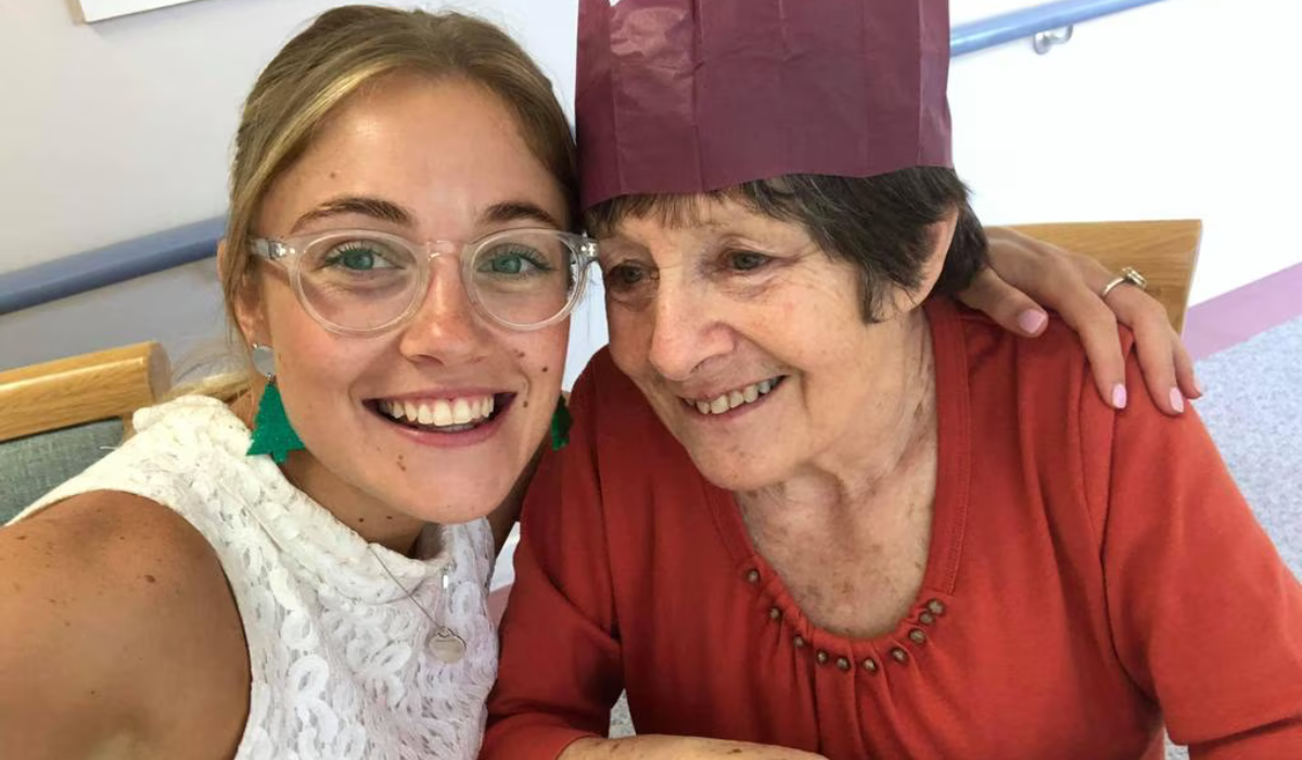 Jessica with her mom: Home and Away