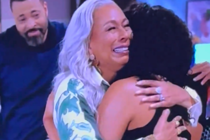 Beyond the Gates: Anita hugs Chelsea