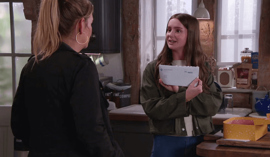 Emmerdale: Sarah makes her anxious