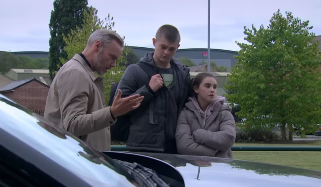 Emmerdale: Ray catches them