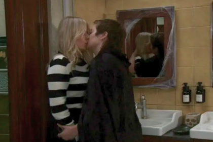 lisa-becky-kiss-coronation-street