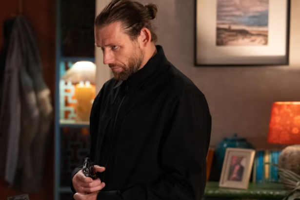 Emmerdale: Kev has a gun