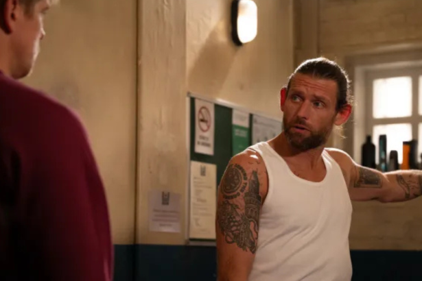 Emmerdale: Kev and Robert's meet