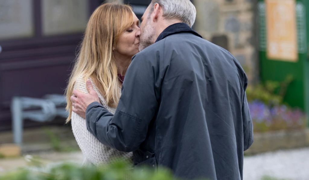 Emmerdale: Laurel gives another chance