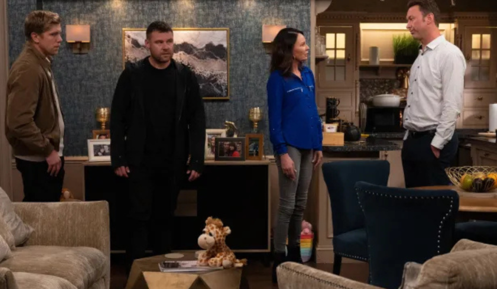 Emmerdale: Kev traps them