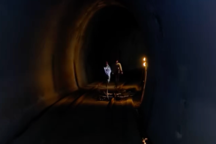 boys-in-tunnel-home and away