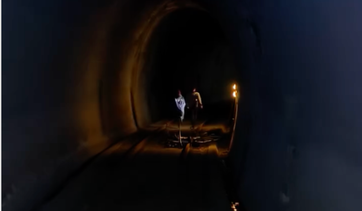 boys-in-tunnel-home and away