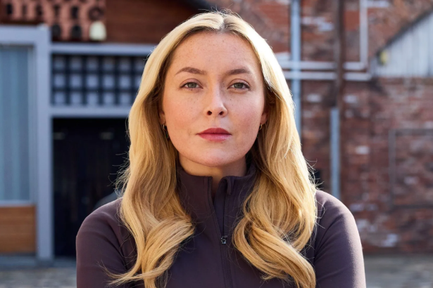 megan-coach-coronation-street
