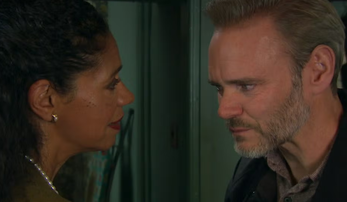 Emmerdale: Ray betrays her