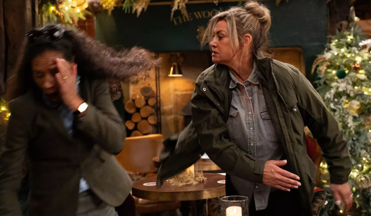 Emmerdale: Moira slaps her