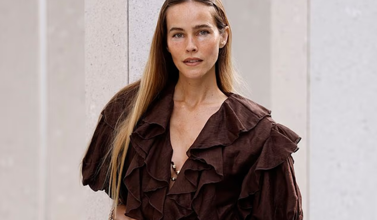 Home and Away: Isabel Lucas