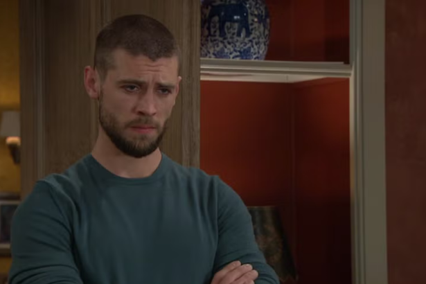 Emmerdale: Robert warns him.