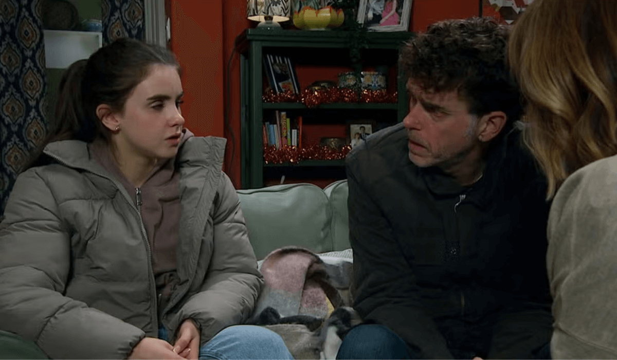 Emmerdale: Ray frees April.