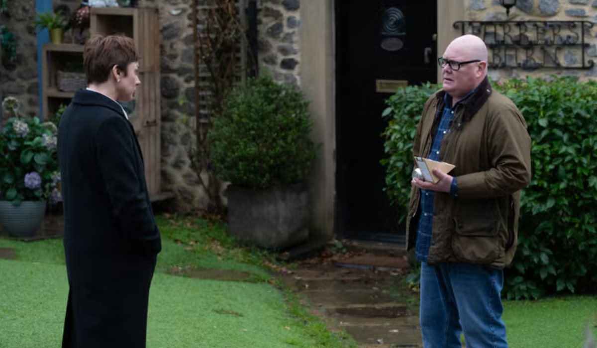 Emmerdale: The police visit the village