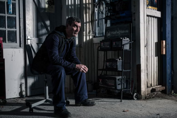 Emmerdale: Cain's world shatters