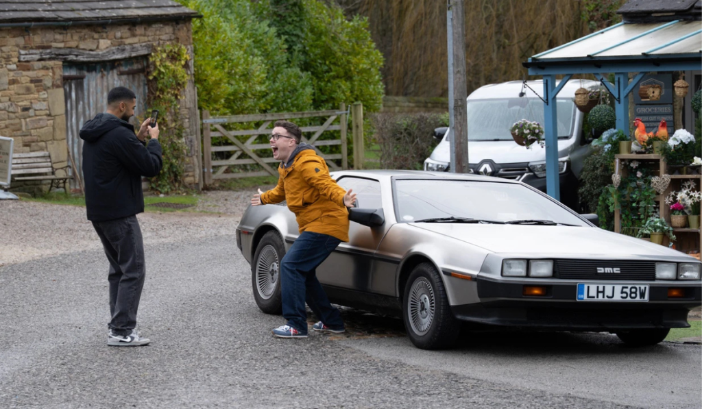 Emmerdale: Sarah and Cain steal Joe's car