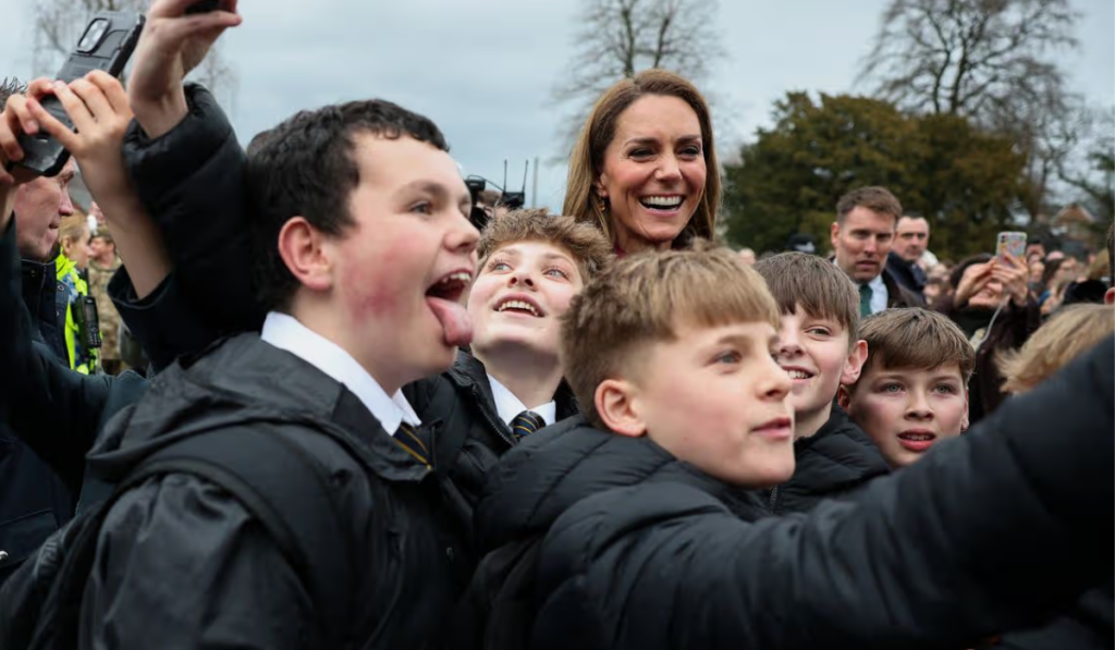 Royal News: Kate poses with the kids