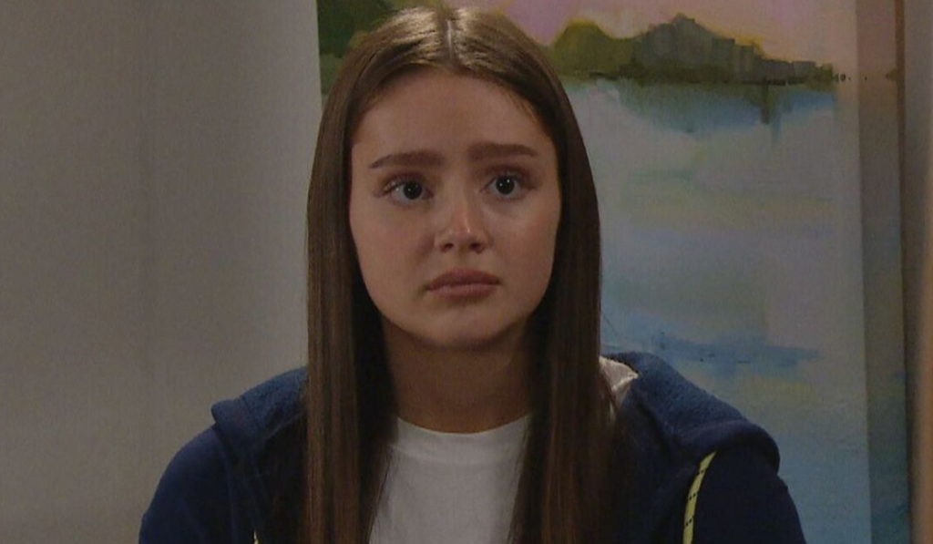 Emmerdale: Sarah supports him