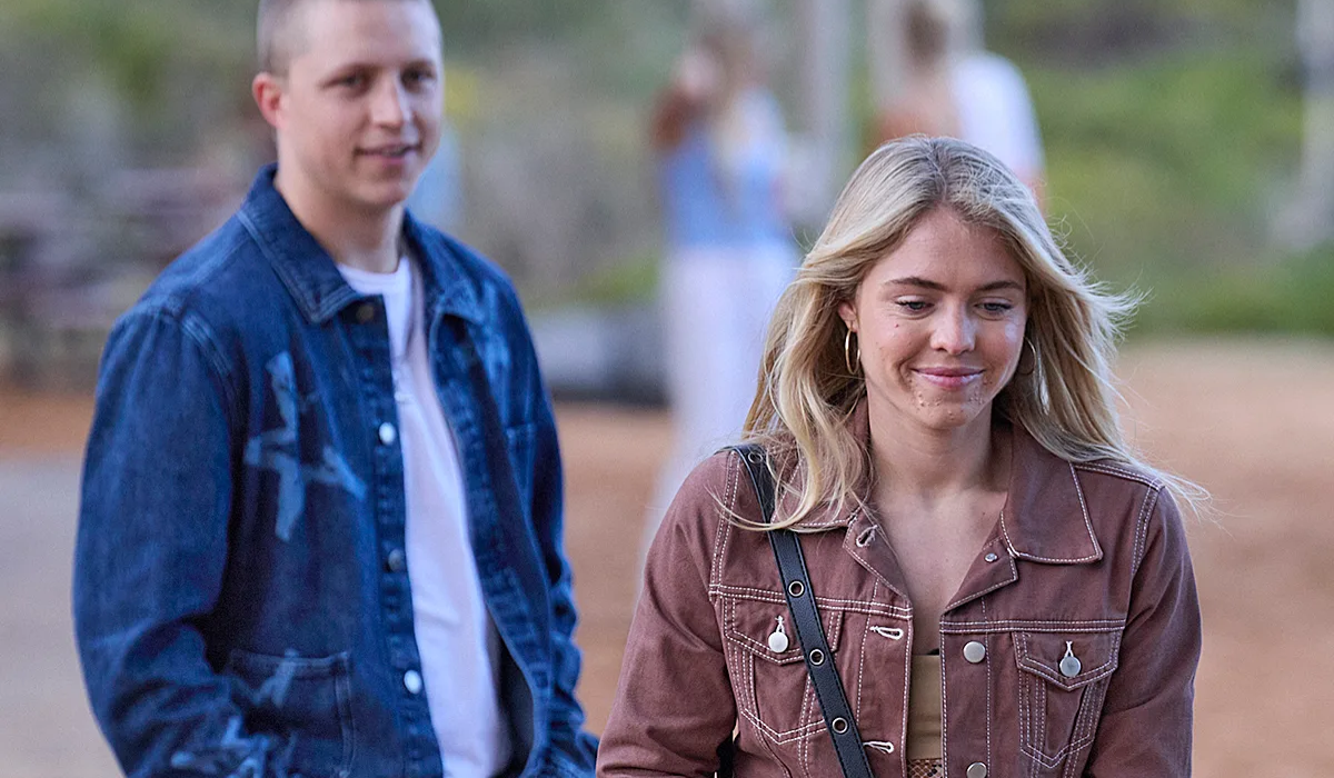 Home and Away: Lacey & Holden