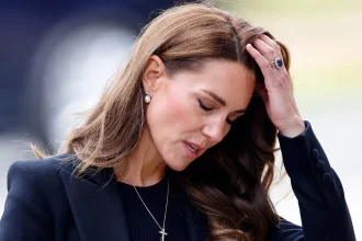 Royal News: Public fight erupts