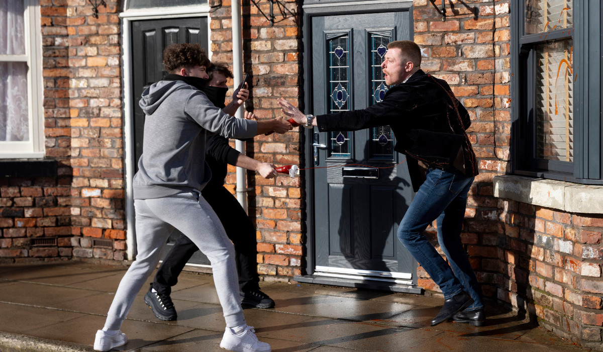 daniel-fights-back-coronation-street