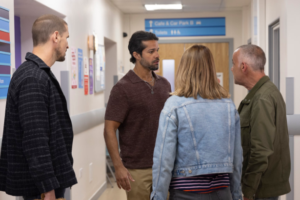 Coronation Street: Idris finds out what's going on