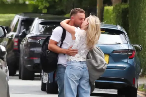Coronation Street: Tina kissing the mystery man!